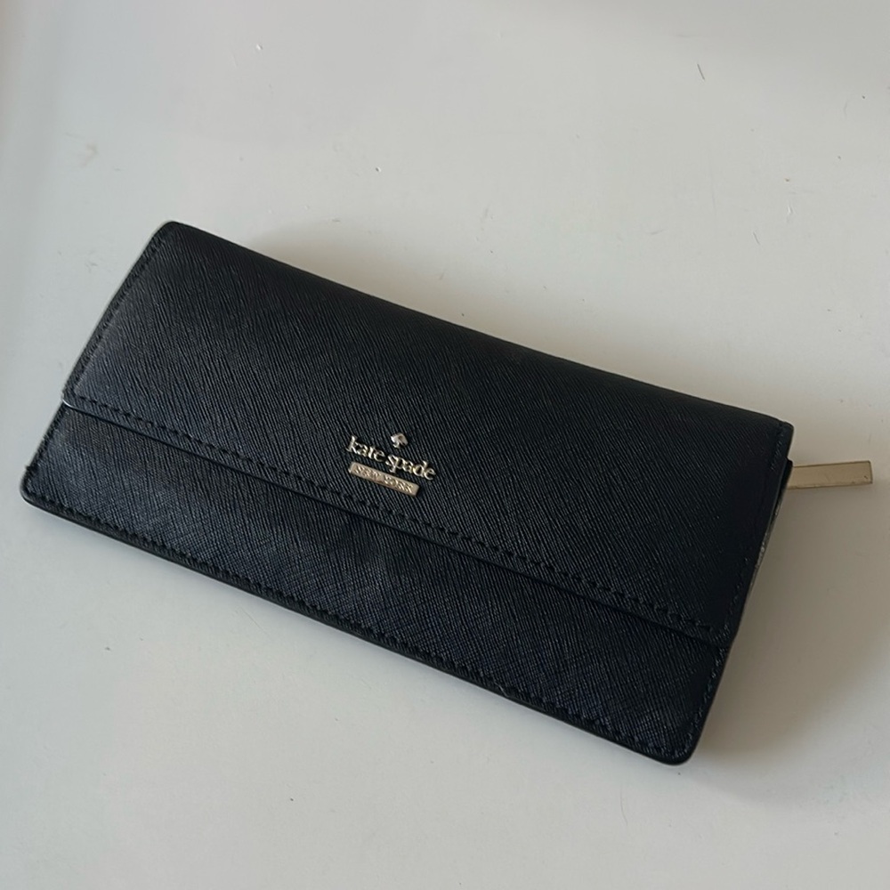 Kate spade saffiano leather wallet